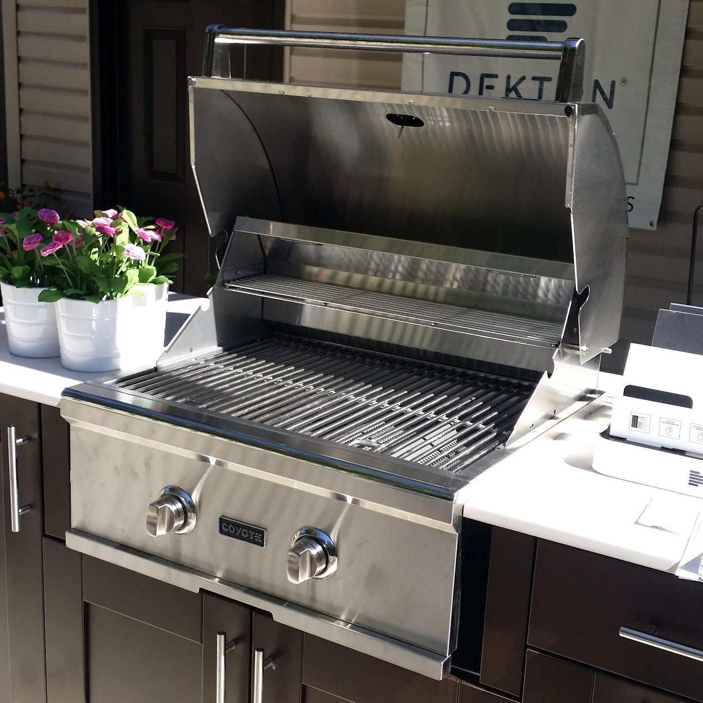 Coyote 28in Built-In Gas Grill C1C28NG