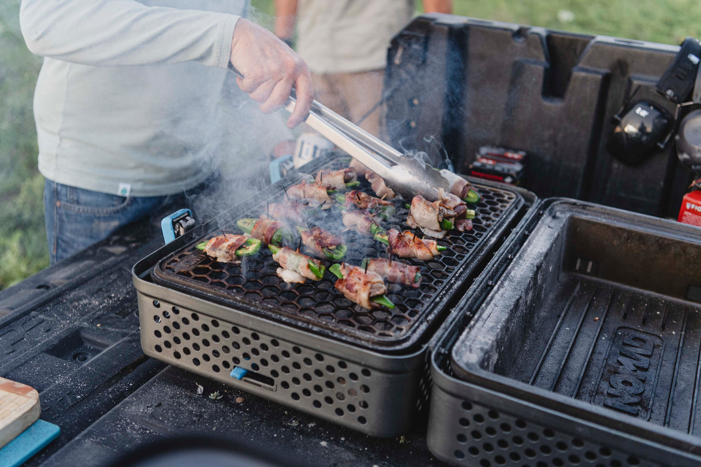 NOMAD Grill & Smoker