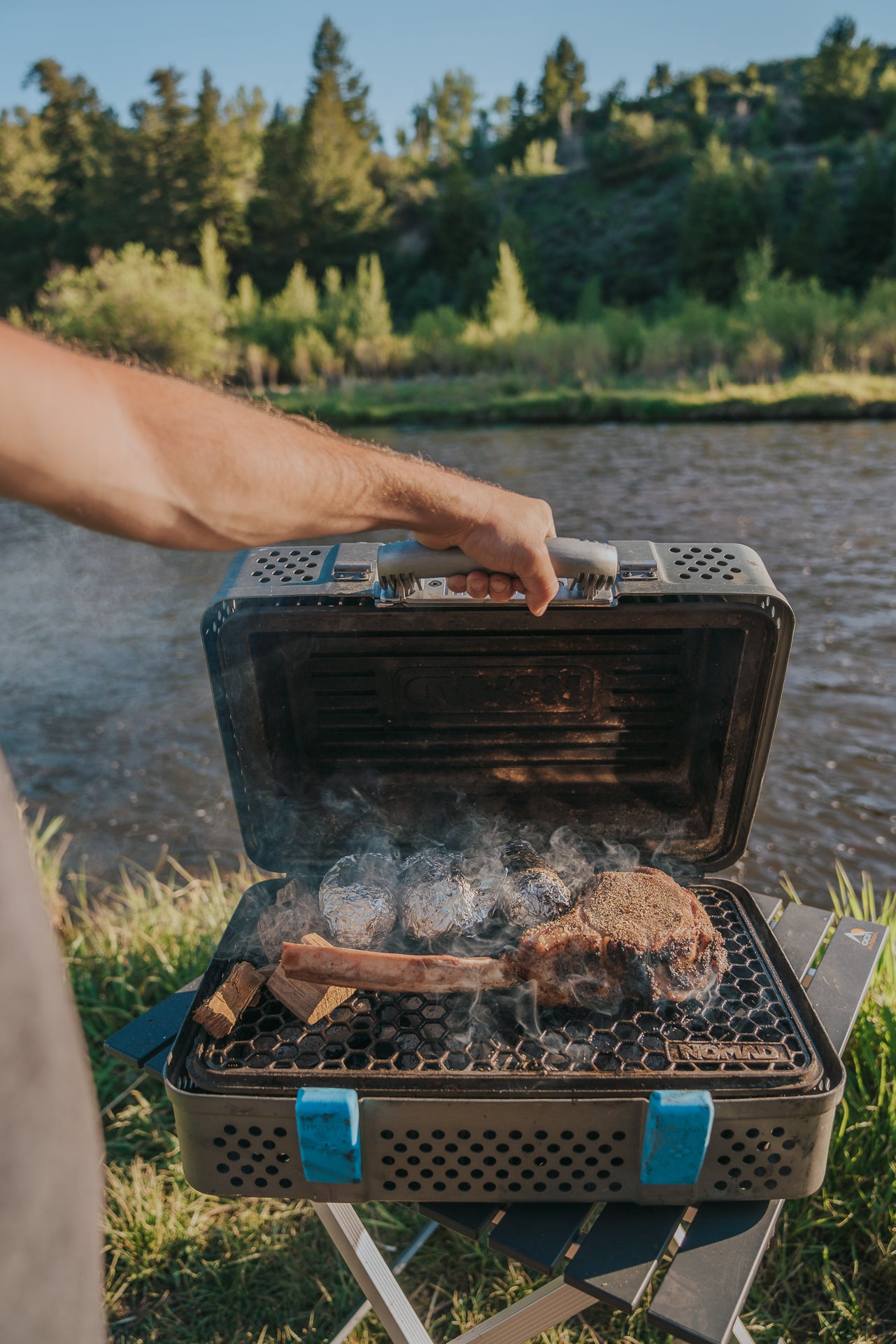NOMAD Grill & Smoker