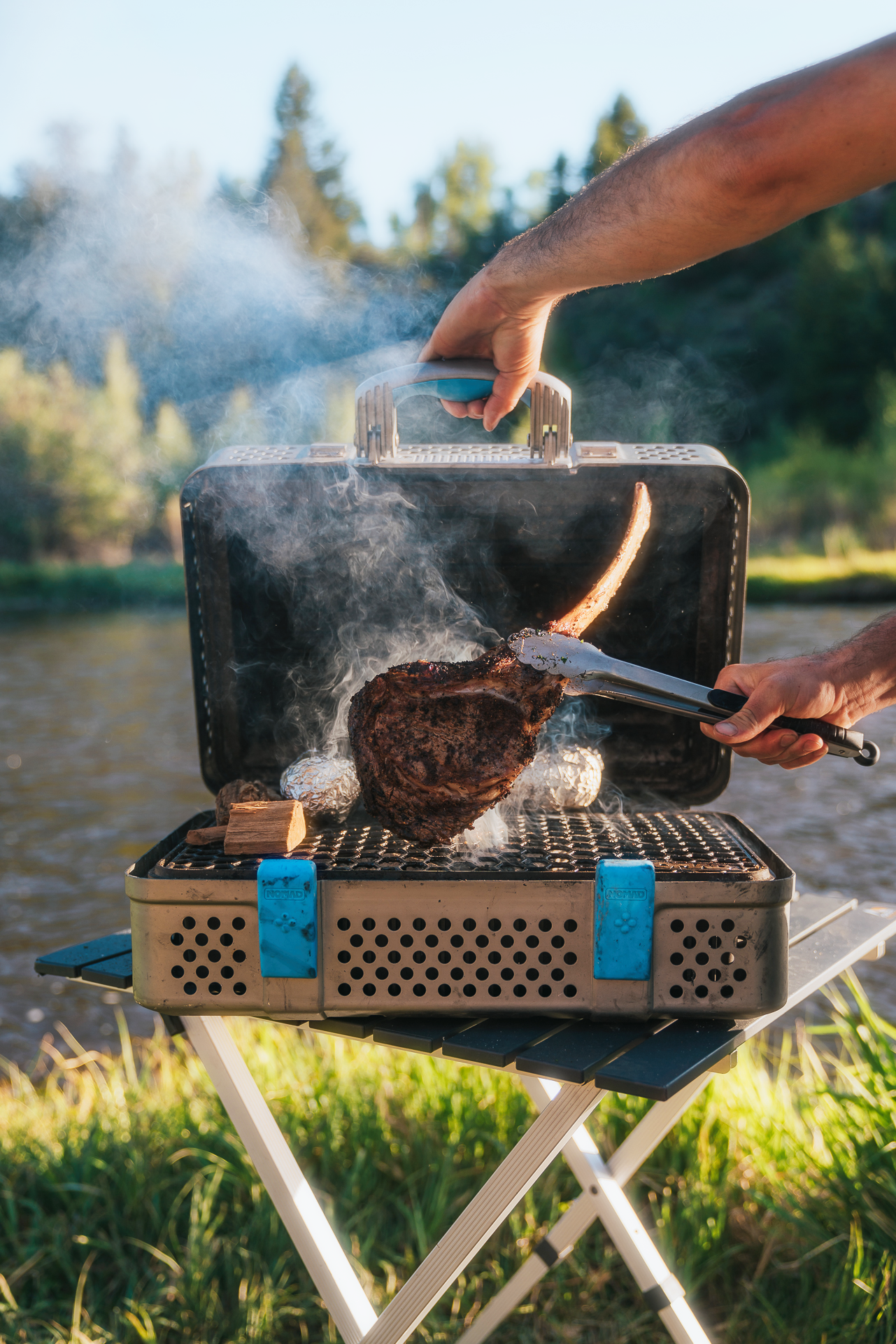 NOMAD Grill & Smoker
