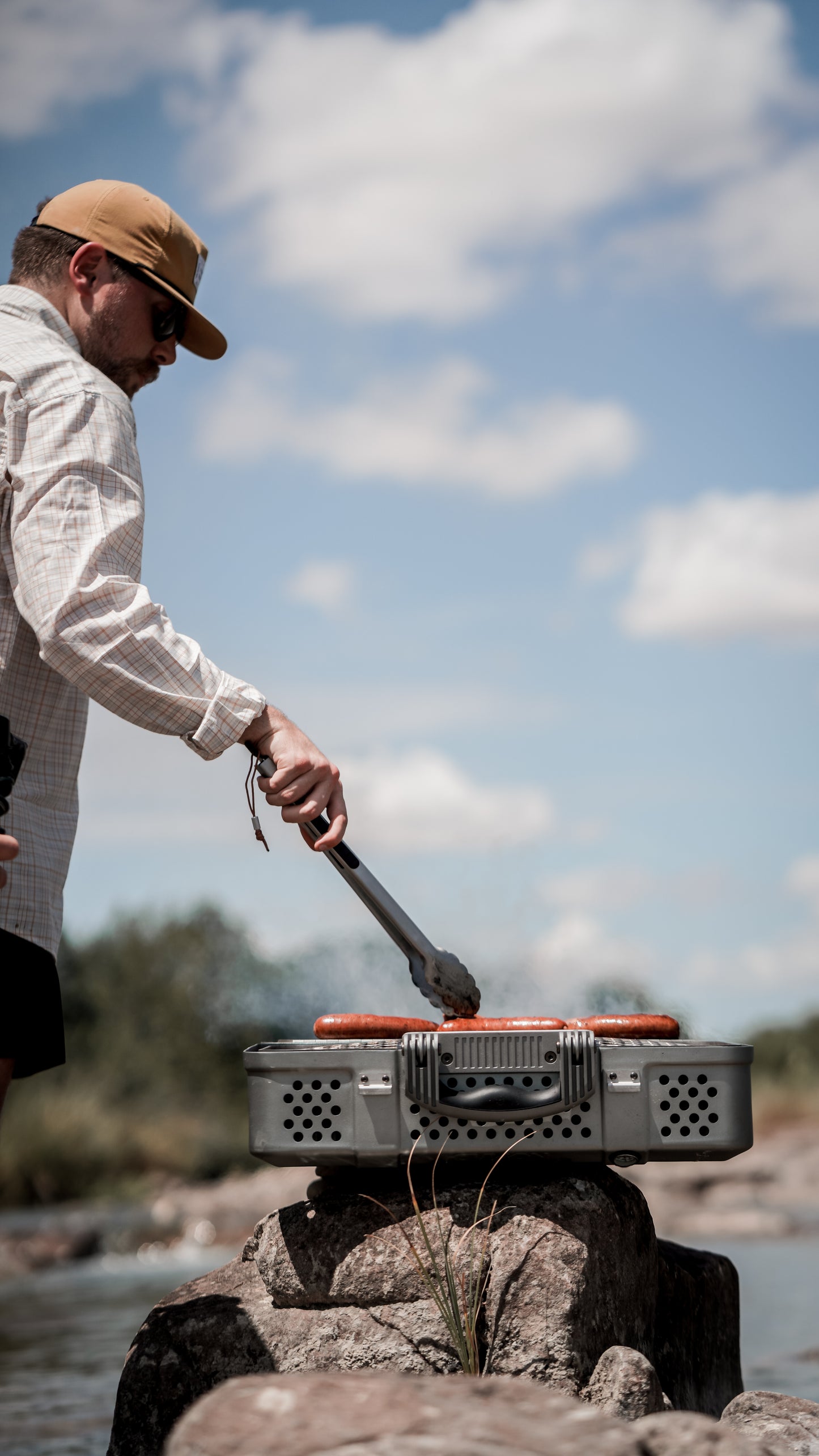 NOMAD Grill & Smoker