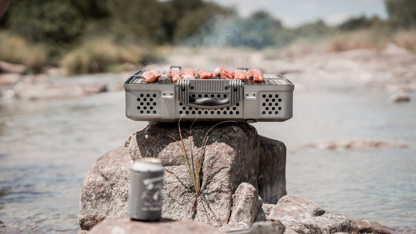 NOMAD Grill & Smoker