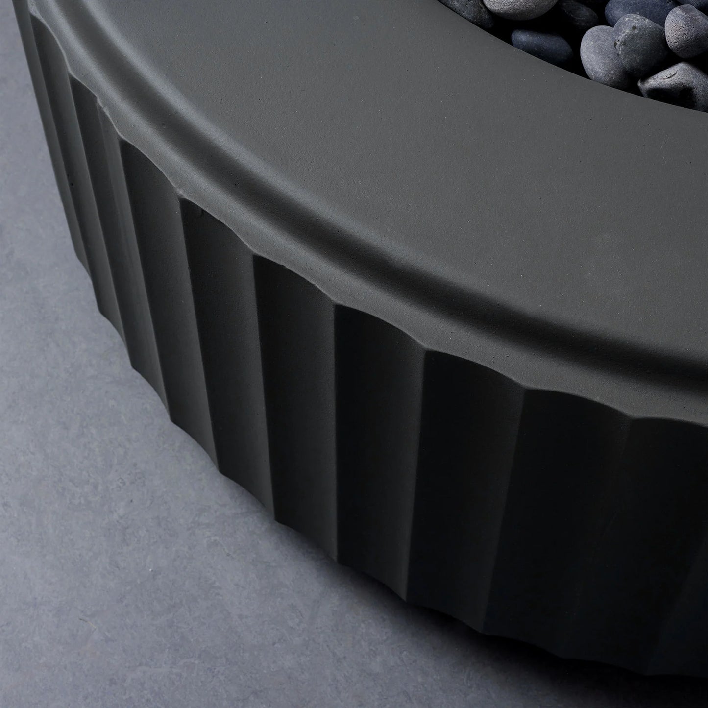 Amani Round Bioethanol Fluted Fire PIt