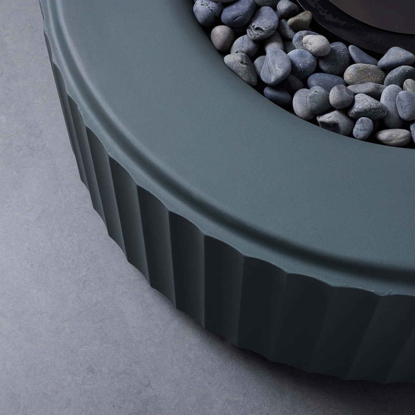 Amani Round Bioethanol Fluted Fire PIt