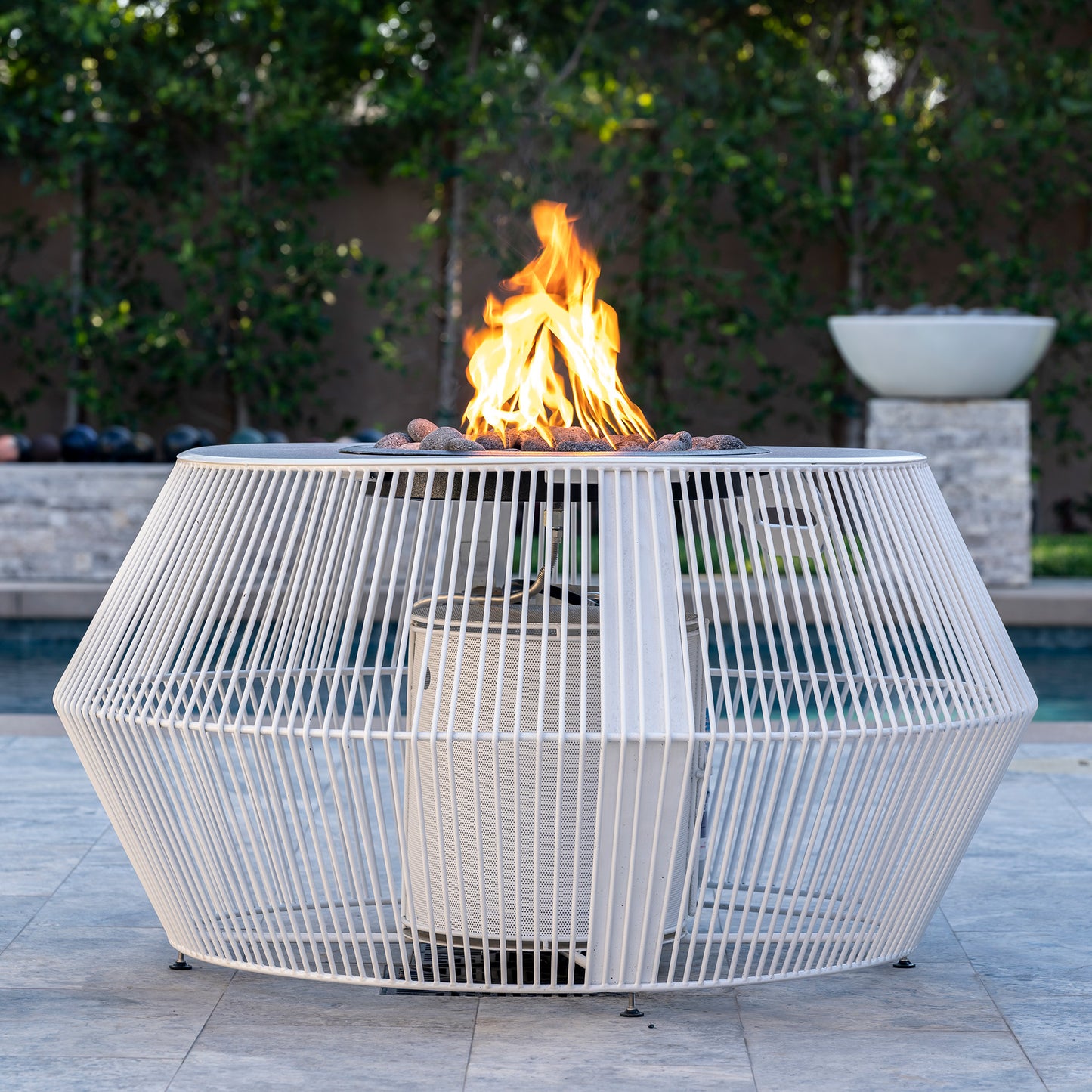 Cesto Fire Pit - Black & White Collection