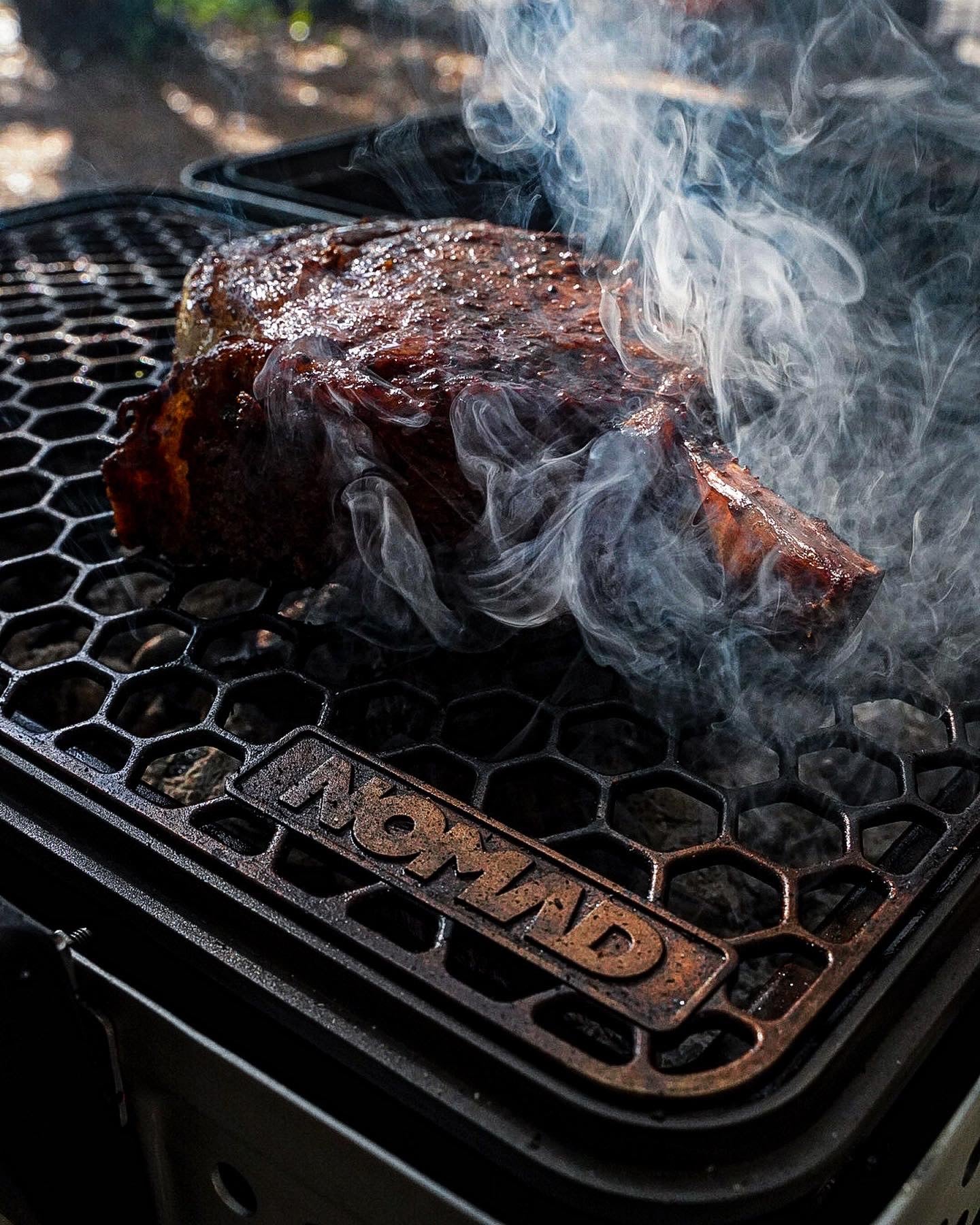NOMAD Grill & Smoker