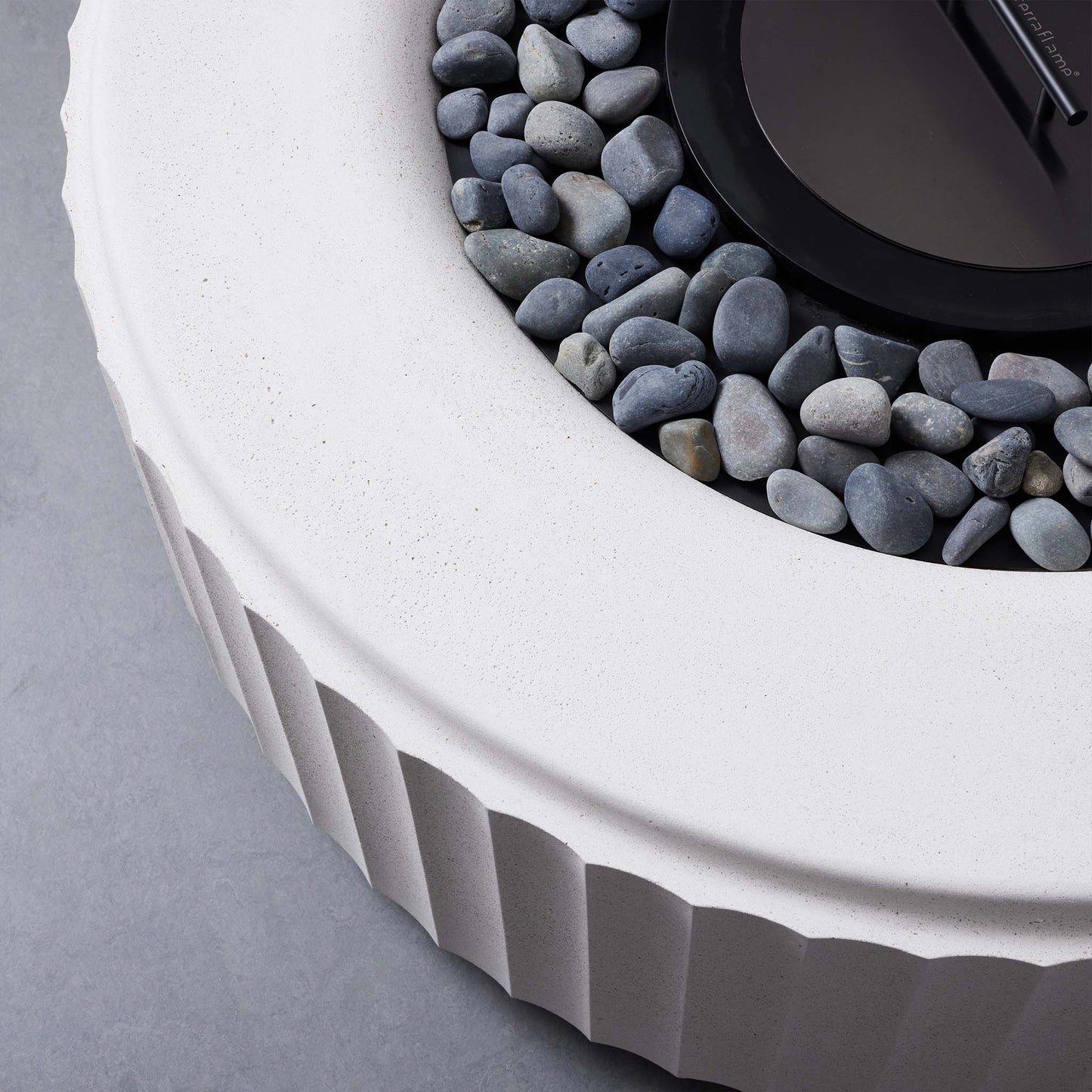 Amani Round Bioethanol Fluted Fire PIt